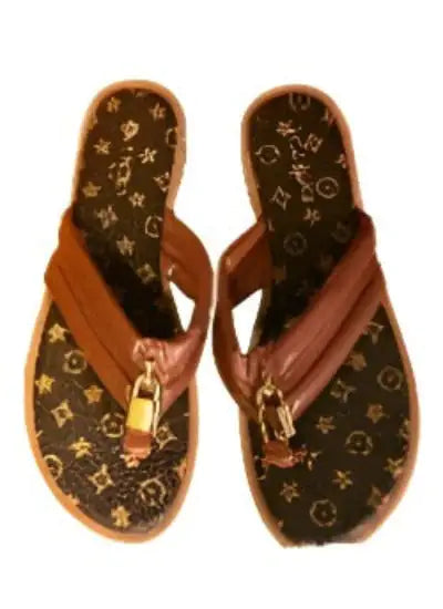 Fashion Design Thong Sandals with Lock